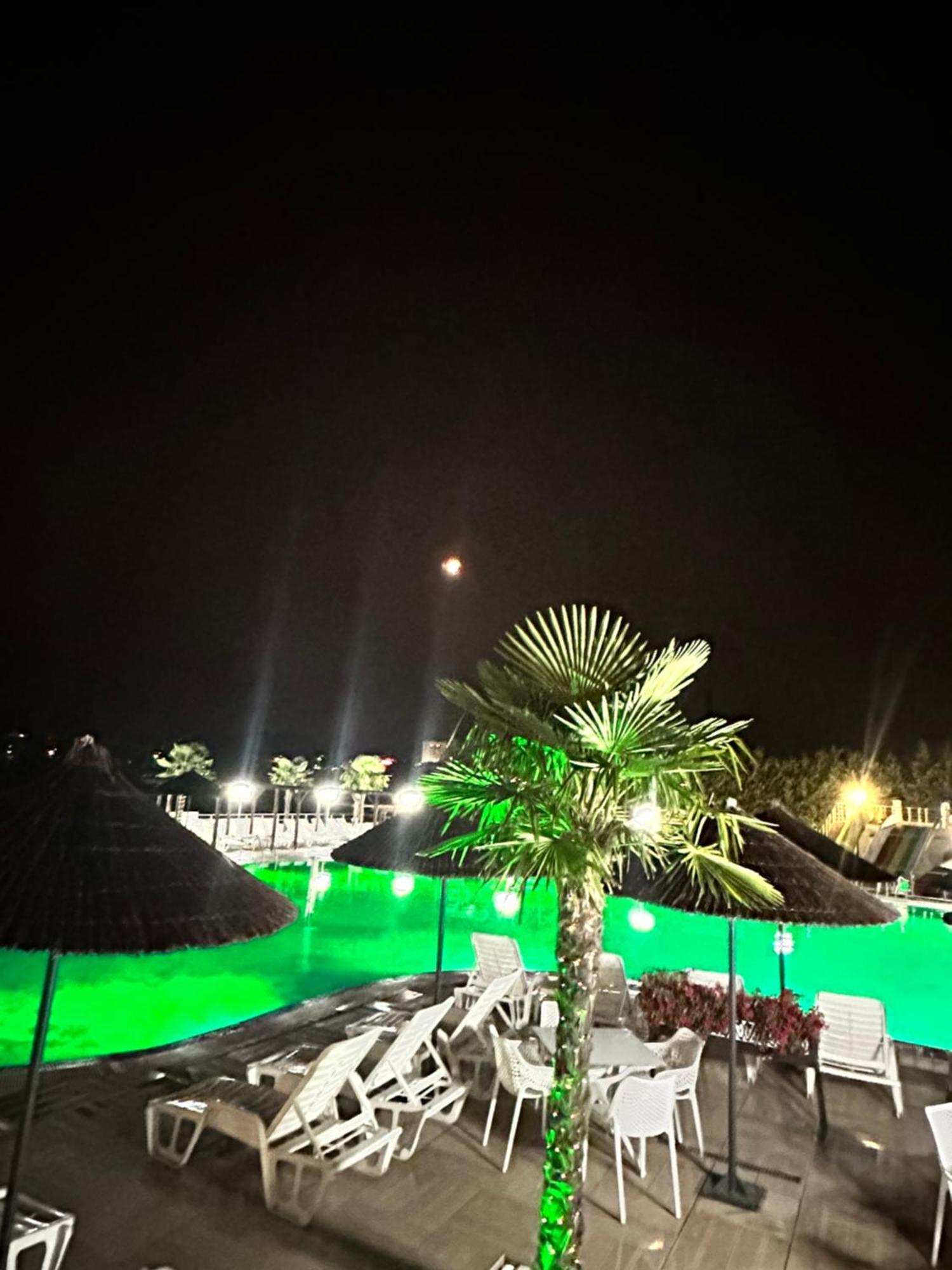 Hotel Aqua Kŭrdzhali Exteriör bild