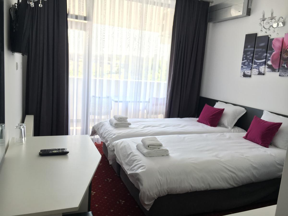 Hotel Aqua Kŭrdzhali Exteriör bild
