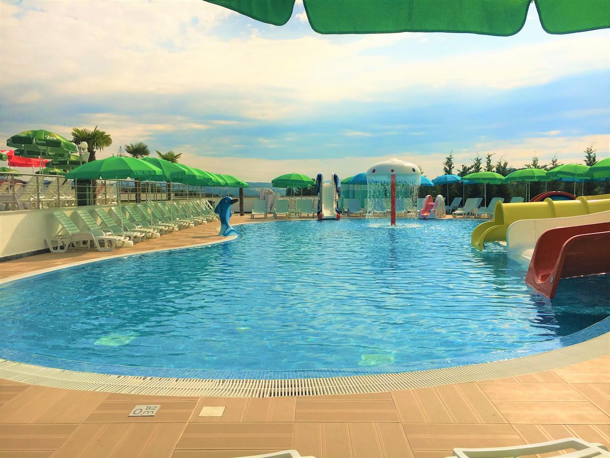 Hotel Aqua Kŭrdzhali Exteriör bild
